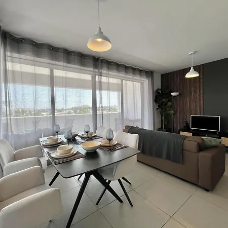 Sealine * Ларнака